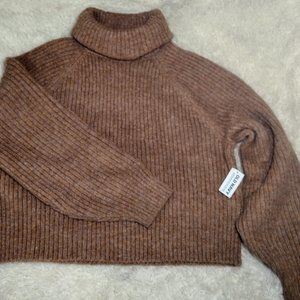 *NWT* Old Navy Cropped Turtleneck Sweater
